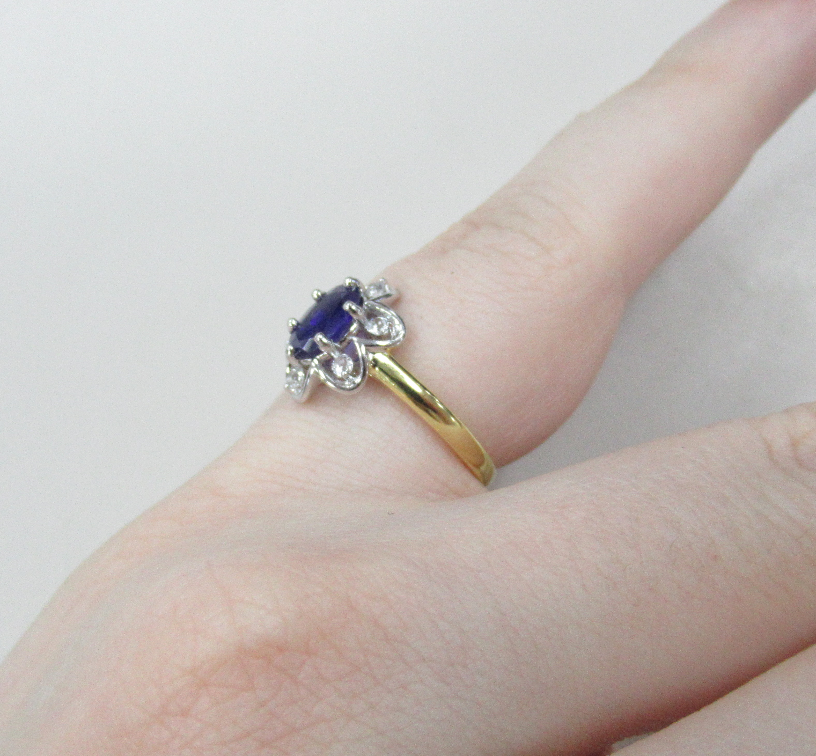 Серебряное кольцо с сапфиром "Цветок"